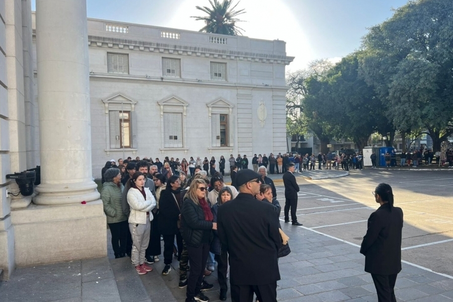 Despedida multitudinaria a la “Locomotora” Oliveras en la Legislatura de Santa Fe