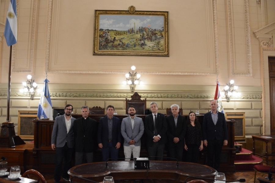 El Senado recibió al responsable de Apac