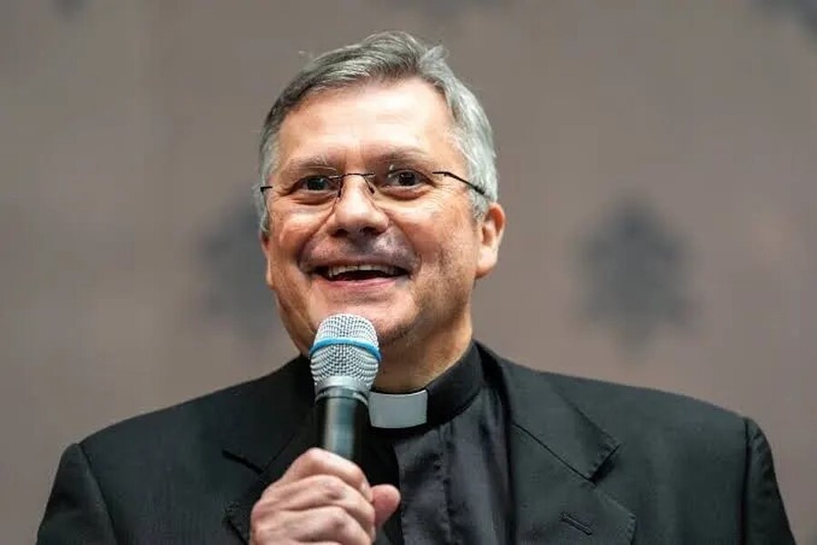 Monseñor Lucio Ruiz: 