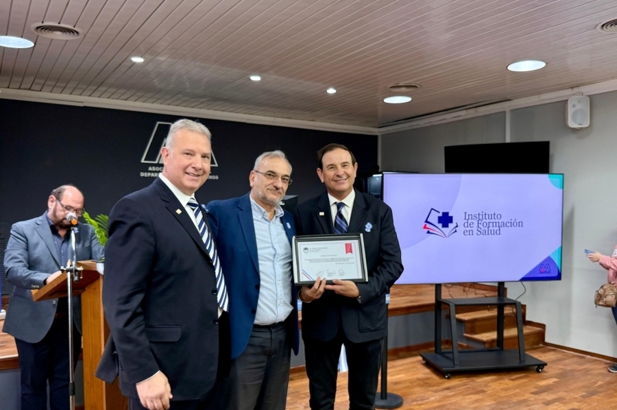Calvo y Chivallero presentes en la inauguración del Instituto de Formación de Salud de la Asociación Médica del departamento Castellanos