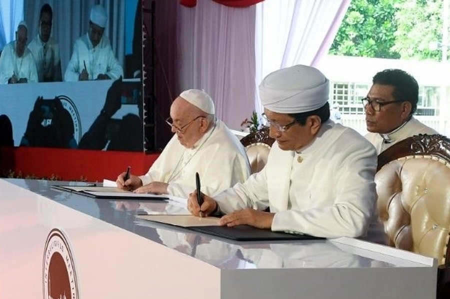 Declaración conjunta entre el Papa y el Imán Umar para promover la paz y el diálogo