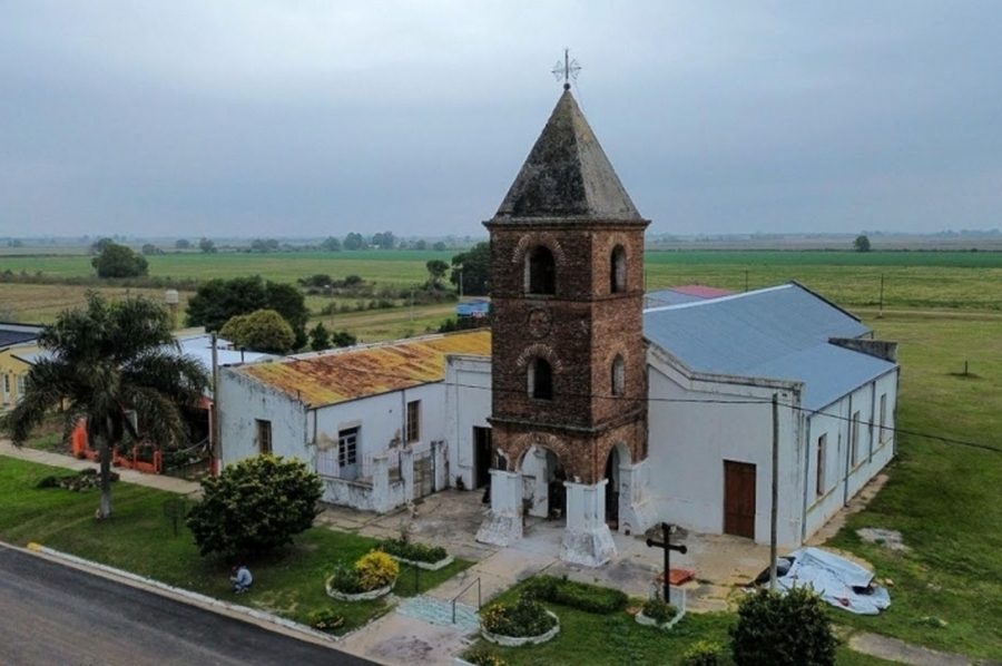 Programa de Obras Urbanas: junto a los vecinos y la comuna, Provincia suma recursos para recuperar la iglesia de Jacinto L. Aráuz