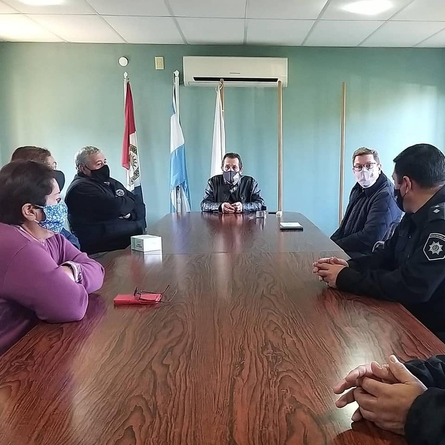 Borla visitó distintas instituciones en Silva y entregó aportes