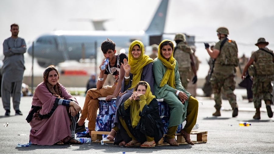 Italia acogerá 2.500 refugiados afganos y quiere un G20 