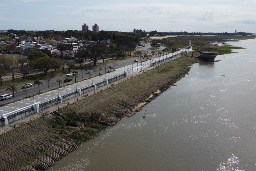 La provincia reparará la protección flexible de la defensa de la Costanera oeste santafesina