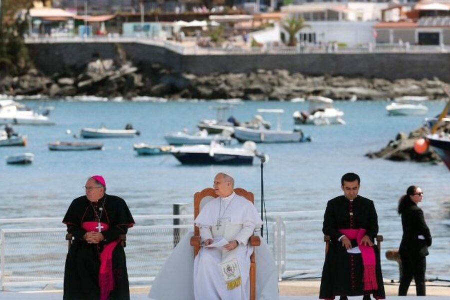 León XIV defendió la dignidad de los migrantes durante su visita a las Islas Canarias