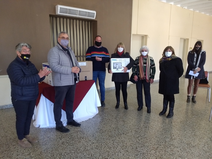 Calvo entregó recursos provinciales en Humberto Primo y Ataliva