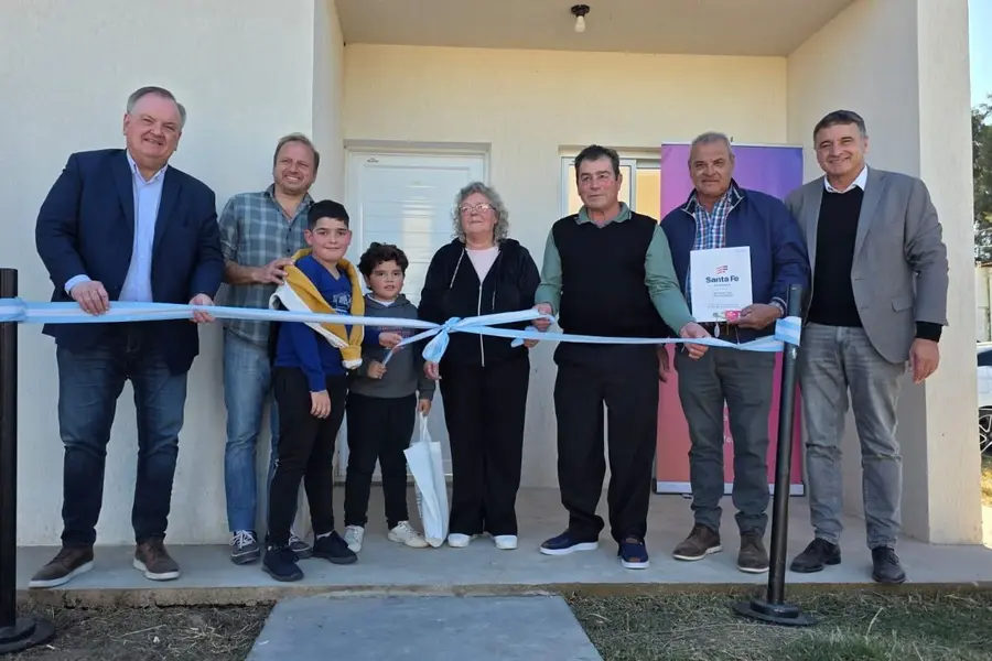 En Villa Trinidad y Suardi se entregaron nuevas viviendas del Gobierno Provincial