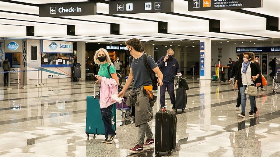 Los turistas extranjeros podrán ingresar al país con esquema de vacunación completo