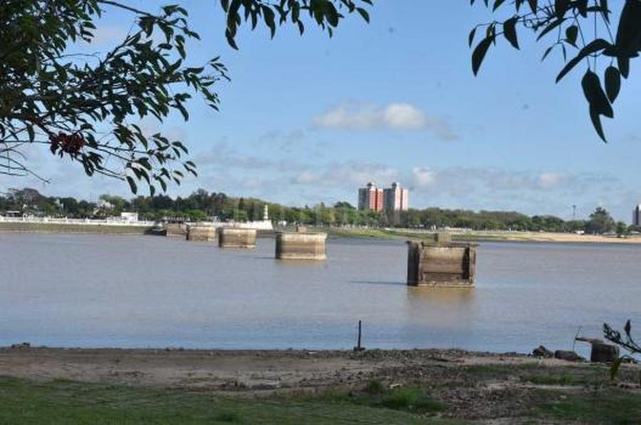 El río Paraná volvió a quedar por debajo del metro en Santa Fe