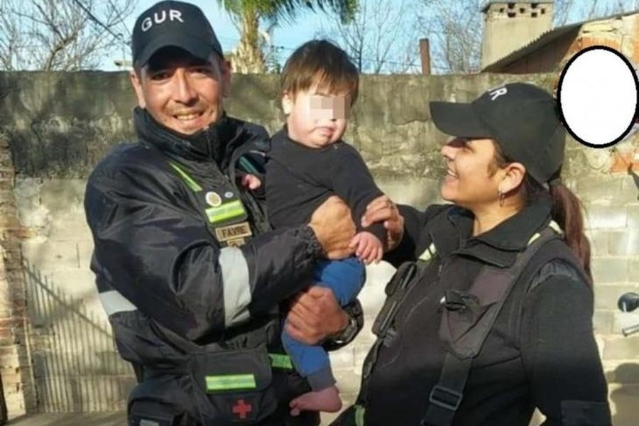 Agentes de la Guardia Urbana de Rafaela le salvaron la vida a un niño que se había tragado una bolita