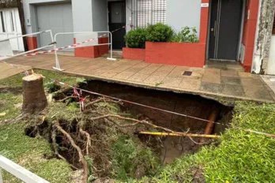 Crece el socavón en República Siria y genera preocupación en un barrio santafesino