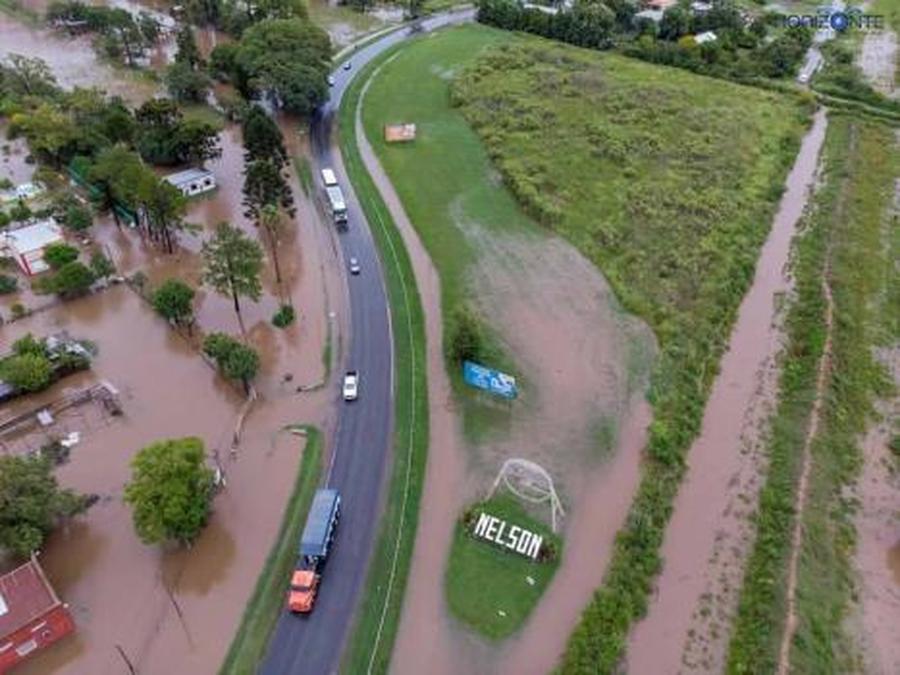 En Nelson cayeron 260 milímetros en cuatro horas y el agua inundó el casco urbano