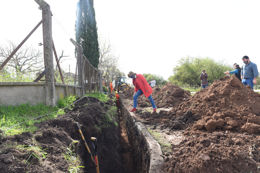 El gobierno provincial avanza con obras en las localidades de Emilia y Llambi Campbell