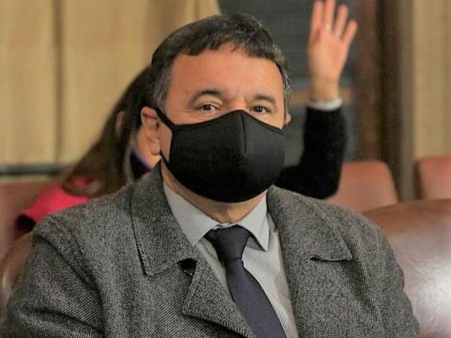 Aprueban proyecto de González para que se utilicen los sobrantes de la vacuna AstraZeneca