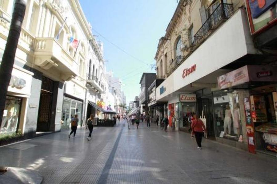 Pese a las vacaciones, más de la mitad de los comerciantes santafesinos aseguró que vendió menos en enero