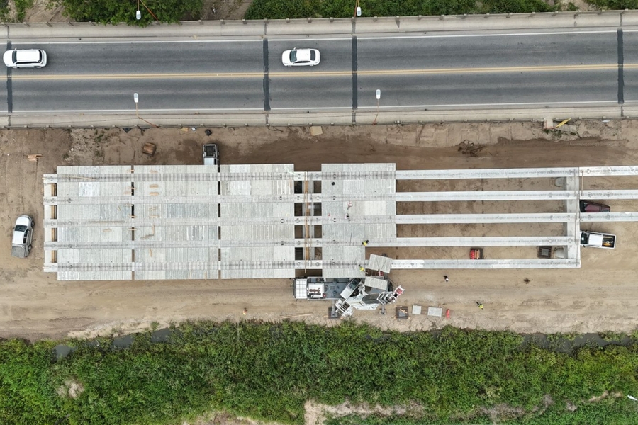 A paso firme: el nuevo Puente Carretero ya muestra la unión de vigas con prelosas