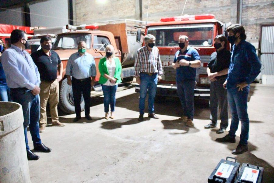 Pullaro visita el cuartel de Bomberos Voluntarios en tostado