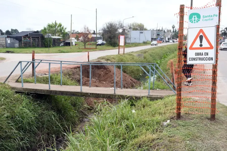 Avanzan las obras para reemplazar los históricos puentes peatonales de Aristóbulo del Valle