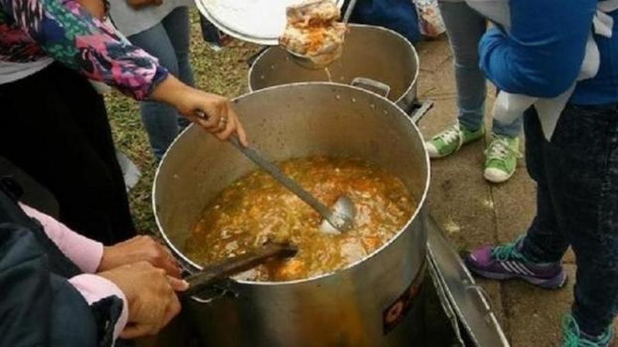 Vecinos de Helvecia Norte asisten con alimentos a 300 personas: necesitan ollas y elementos de cocina